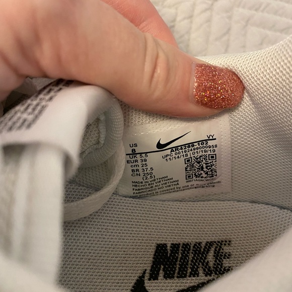 Nike Tennis Shoes - Picture 8 of 10